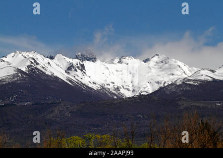 Montagnes au nord de Trevelin, dans le Parc National Los Alerces, l'Argentine, la Patagonie. Banque D'Images