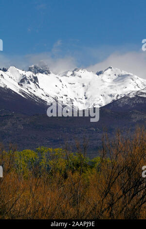 Montagnes au nord de Trevelin, dans le Parc National Los Alerces, l'Argentine, la Patagonie. Banque D'Images