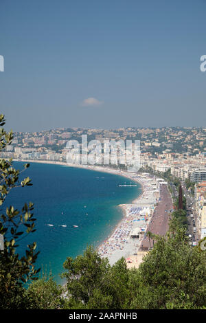 Voir de belle plage et de la Promenade des Anglais à partir de la colline du Château Banque D'Images