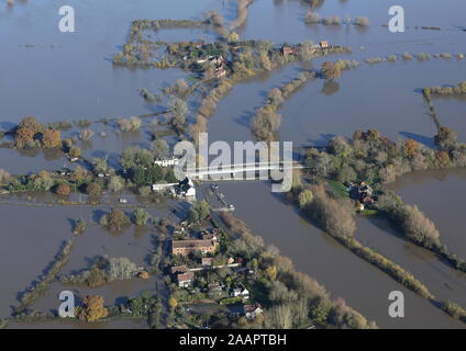 En novembre 2019, la rivière Severn a été l'objet d'inondations dramatiques avec des niveaux jamais vus depuis juillet 2007. Haw pont a été isolé. Banque D'Images