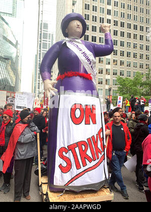 Le Syndicat des enseignants de Chicago Jour 5 en grève pour une meilleure rémunération des enseignants de Chicago sur Clark Street à Chicago le mercredi, Octobre 23, 2019 mettant en vedette : Les enseignants de Chicago où proteste : Chicago, Illinois, United States Quand : 23 Oct 2019 Crédit : Adam Bielawski/WENN.com Banque D'Images