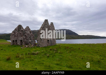 Maison en ruine près de Ardvreck Castle, Loch Assynt à Sutherland, Ecosse, Royaume-Uni Banque D'Images