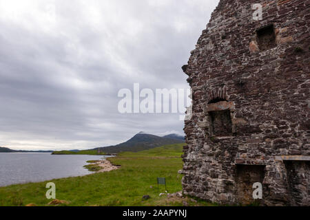 Maison en ruine près de Ardvreck Castle, Loch Assynt à Sutherland, Ecosse, Royaume-Uni Banque D'Images
