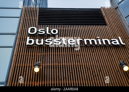 Oslo, Norvège, le 23 novembre 2019 : Le terminal de bus dans le centre-ville d'Oslo Banque D'Images