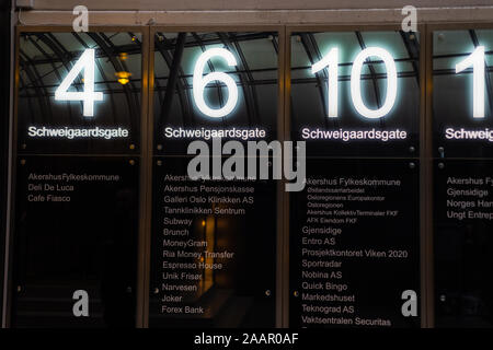 Oslo, Norvège, le 23 novembre 2019 : Le terminal de bus dans le centre-ville d'Oslo Banque D'Images