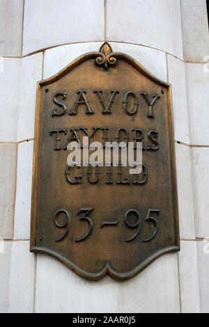Le Savoy Taylors Guild sign, The Strand, London City, Angleterre Banque D'Images