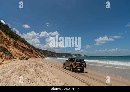 Point de l'île double, Noosa, à la pleine saison, avec des centaines de 4x4 et véhicules de plaisance Banque D'Images