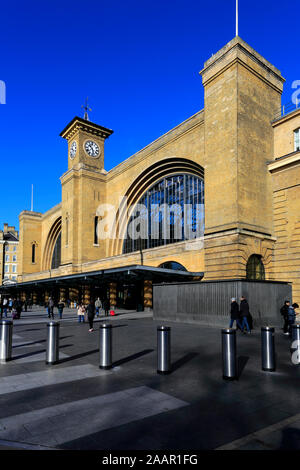 Façade extérieure de la gare de Kings Cross, quartier de Camden, Londres City Banque D'Images