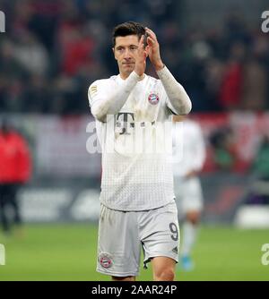 Leipzig, Allemagne. 23 Nov, 2019. Leverkusen, Allemagne. firo : 23.11.2019 Fuvuball, football : 1. Saison 2019/2020 Bundesliga, Fortuna Düsseldorf Duesseldorf - FC Bayern Munich Bayern Munich FCB Robert Lewandowski, jubilation, jubilation finale, claps, invite, dans le monde d'utilisation | Banque D'Images