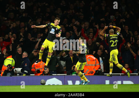 Londres, Royaume-Uni. 23 Nov, 2019. Londres, Royaume-Uni, le 23 novembre. Le milieu de terrain de Southampton James célèbre Ward-Prowse marquer un but au cours de Premier League anglaise entre Southampton et Arsenal à l'Emirates stadium, Londres, Angleterre le 23 novembre 2019. Action Crédit : Foto Sport/Alamy Live News Banque D'Images