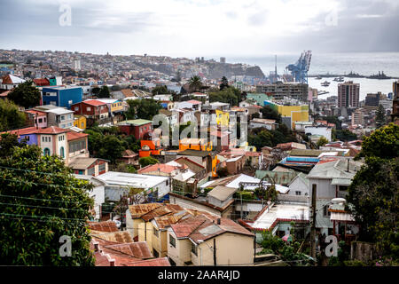 Le paysage urbain du port Valparaiso, au Chili. Banque D'Images