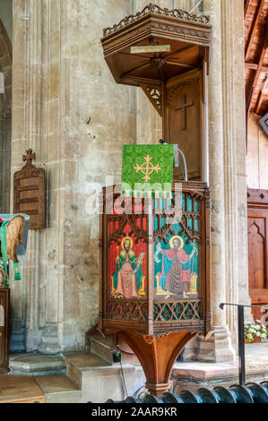 Le vin-style verre chaire à l'église St Mary, King's Lynn dans le Norfolk. Banque D'Images