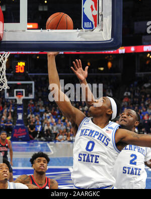 23 novembre 2019 : Memphis avant, D.J. Jeffries (0), va vers le panier pour le slam, au cours de la jeu de basket-ball de NCAA entre l' Ole Miss rebelles et les Memphis Tigers au FedEx Forum de Memphis, TN. Kevin Langley/Sports médias du Sud/CSM Banque D'Images