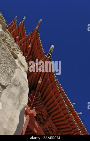 Porche en bois haut de la grotte 96-Mogao grottes bouddhistes-Dunhuang-Gansu province-Chine-0625 Banque D'Images