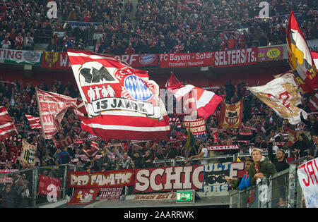 Dusseldorf, Allemagne. 23 Nov, 2019. Foot Fortuna Düsseldorf-FC Bayern Munich 0-4 , Duesseldorf Nov 23, 2019. Fans FCB FORTUNA DÜSSELDORF - FC BAYERN MUNICH 0-4 - DFL RÈGLEMENT INTERDIT TOUTE UTILISATION DES PHOTOGRAPHIES comme des séquences d'images et/ou quasi-vidéo - 1. Crédit : Peter Schatz/Alamy Live News Banque D'Images