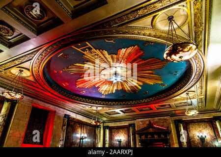 Plafond intérieur de l'étoile étincelante - symbole de la franc-maçonnerie au temple masonique de l'hôtel Andaz, étoile à cinq pointes "blazed", Londres, Royaume-Uni Banque D'Images