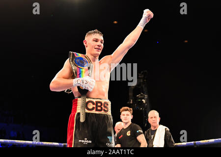 Liverpool, Royaume-Uni. 22Th Nov, 2019. Craig Evans célèbre après avoir remporté l'éliminateur final pour la Lightweight Championship pendant sous carte combat de Callum Smith c. John Ryder à M&S Bank Arena le samedi, Novembre 23, 2019 à Liverpool Royaume-uni. Credit : Taka G Wu/Alamy Live News Banque D'Images