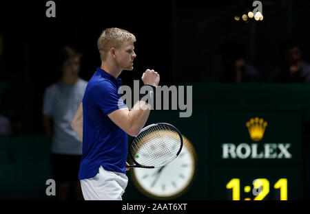 Madrid, Espagne. 23 Nov, 2019. Kyle Edmund de Grande-bretagne célèbre après son match de simple contre Feliciano Lopez de l'Espagne pendant le jour 6 de la Coupe Davis 2019 à la Caja Magica de Madrid. Credit : SOPA/Alamy Images Limited Live News Banque D'Images