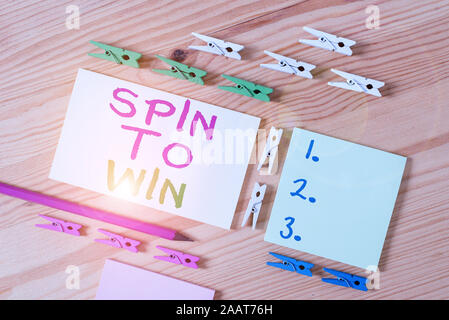 Signe texte montrant Spin to Win. Photo d'affaires mettant en vedette Tentez votre chance Fortune Casino Gambling Jeux de Loterie documents colorés risque clothespin remi vide Banque D'Images