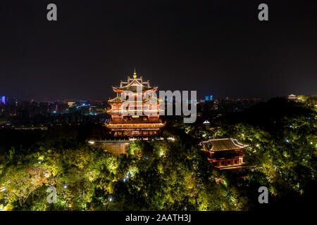 Hangzhou Dieu du ciel éclairé de nuit Temple architecture ancienne Banque D'Images