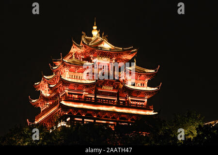 Dieu hangzhou Sky temple, illuminé de nuit architecture historique Banque D'Images