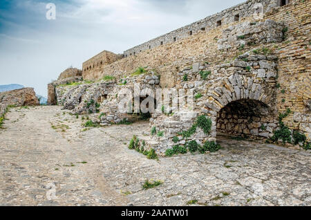 La cour intérieure du château de Palamidi dans la ville de Nafplion, en Grèce. Banque D'Images