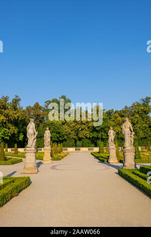 Dans le jardin royal baroque Palais de Wilanów à Varsovie, Pologne, résidence du Roi Jean III Sobieski Banque D'Images