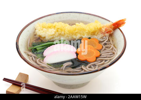 Tenpura en japonais dans un bol de nouilles soba Banque D'Images