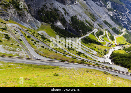 Route sinueuse, col du Stelvio, Trentino-Alto Adige, Italie Banque D'Images