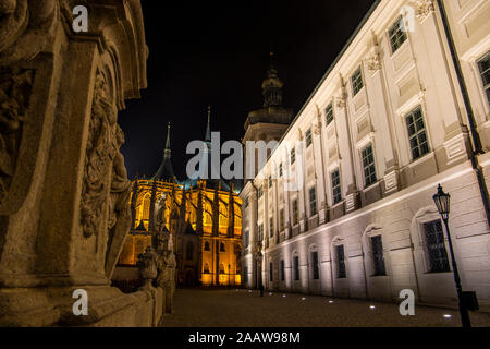 Saint Barbara's Church in Kutn Hora dans la nuit. République tchèque. Banque D'Images