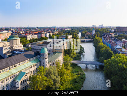 Allemagne, Berlin, Munich, paysage urbain avec le Deutsches Museum, Mullersches Volksbad, Ludwig pont sur la rivière Isar Banque D'Images