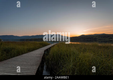 Lake Estany de Banyoles en soirée, Gérone, Espagne Banque D'Images