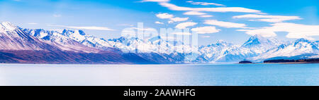 Nouvelle Zélande, île du Sud, paysage montagneux pittoresque du Lac Pukaki Banque D'Images