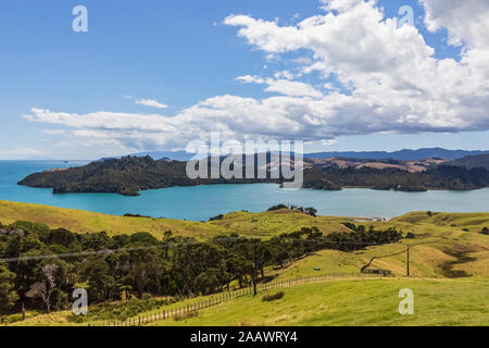 Nouvelle Zélande, île du Nord, Waikato, paysage pittoresque contre ciel nuageux Banque D'Images