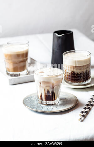 Espresso glacé avec une mousse de lait froid Banque D'Images