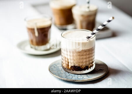 Espresso glacé avec une mousse de lait froid Banque D'Images