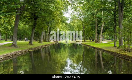 Bayreuth 2019. Lac qui traverse le Hofgarten. Les jardins à proximité du château sont très populaires avec les touristes et les citoyens pour rafraîchissement de la Banque D'Images