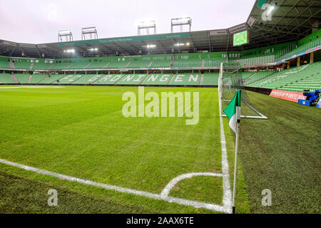 Groningen, Pays-Bas. 24 Nov, 2019. GRONINGEN, 24-11-2019 Euroborg stadium, l'Eredivisie néerlandaise Football la saison 2019/2020 . Aperçu du stade pendant le match FC Groningen - Feyenoord : Crédit Photos Pro/Alamy Live News Banque D'Images