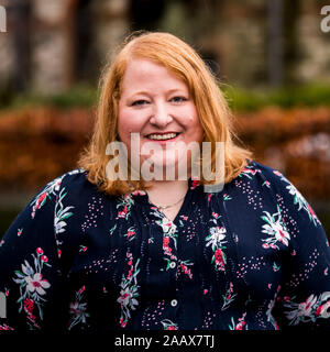VEUILLEZ TENIR JUSQU'à 11 heures le dimanche 24 Naomi long leader du parti Alliance d'Irlande du Nord qui est le candidat du parti pour l'est de Belfast lors des prochaines élections générales le 12 décembre. Banque D'Images