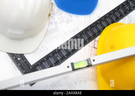Les casques et les outils pour les plans de construction et des bâtiments Banque D'Images