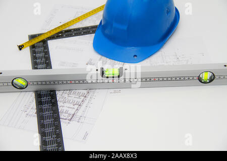 Les casques et les outils pour les plans de construction et des bâtiments Banque D'Images