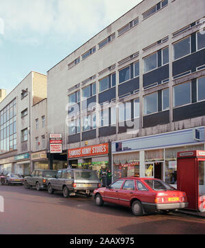 Les scènes de rue Briggate, piétonne dans le centre-ville de Leeds en 1988, le nord de l'Angleterre, Royaume-Uni Banque D'Images