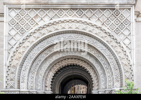 Le portique orné de granit sur Quincy James H. Windrim's 1873 Masonic Temple à Philadelphie Banque D'Images