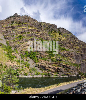 Une vue de la rivière Snake à l'Idaho et l'Oregon de stateline dans Hells Canyon." Banque D'Images