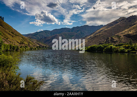 Une vue de la rivière Snake à l'Idaho et l'Oregon de stateline dans Hells Canyon." Banque D'Images