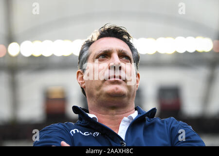 Stuttgart, Allemagne. 24 Nov, 2019. Coach Alois Schwartz (KSC). GES/Soccer/2. Bundesliga : le VfB Stuttgart - Karlsruher SC, 24.11.2019 Football/soccer : 2ème ligue : VfB Stuttgart vs Karlsruher SC, Stuttgart, le 24 novembre, 2019 | dans le monde entier : dpa Crédit/Alamy Live News Banque D'Images