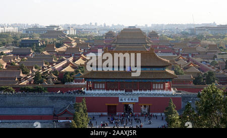 Donnant sur la Cité Interdite de Parc Jingshan Banque D'Images