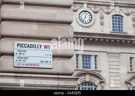 Piccadilly W1 - City of westminster' London Street Sign Banque D'Images