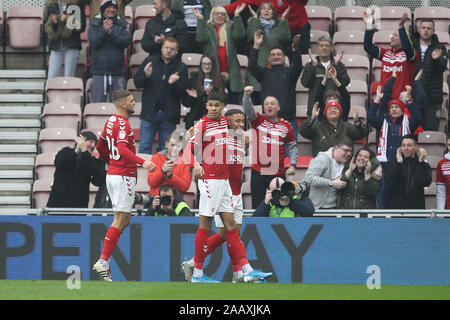 Middlesbrough, Royaume-Uni. 24 novembre 2019. Marcus Tavernier de Middlesbrough célèbre avec Ashley Fletcher après avoir marqué leur premier but lors du match de championnat Sky Bet entre Middlesbrough et Hull City au stade Riverside, Middlesbrough le dimanche 24 novembre 2019. Banque D'Images