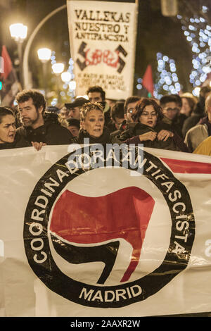 Madrid, Espagne. 23 Nov, 2019. Les manifestants avec des bannières dans une manifestation antifasciste à Madrid. Credit : Celestino Arce Lavin/ZUMA/Alamy Fil Live News Banque D'Images